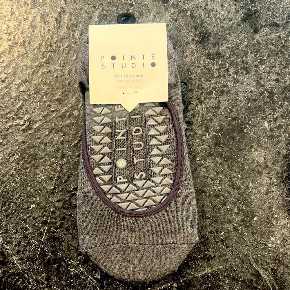 Pointe Studio Grippy Socks. S/M